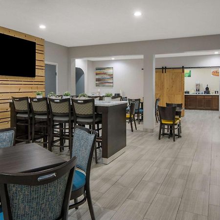 Quality Inn & Suites Roanoke - Fort Worth North Exteriér fotografie
