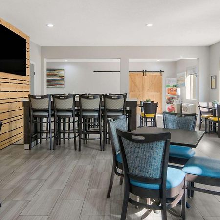 Quality Inn & Suites Roanoke - Fort Worth North Exteriér fotografie