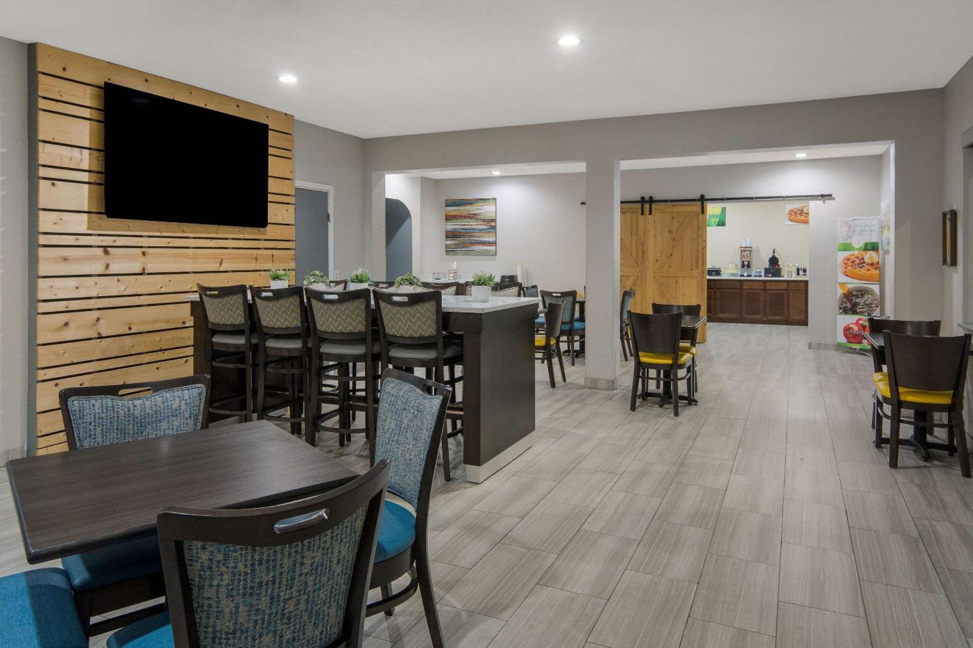Quality Inn & Suites Roanoke - Fort Worth North Exteriér fotografie